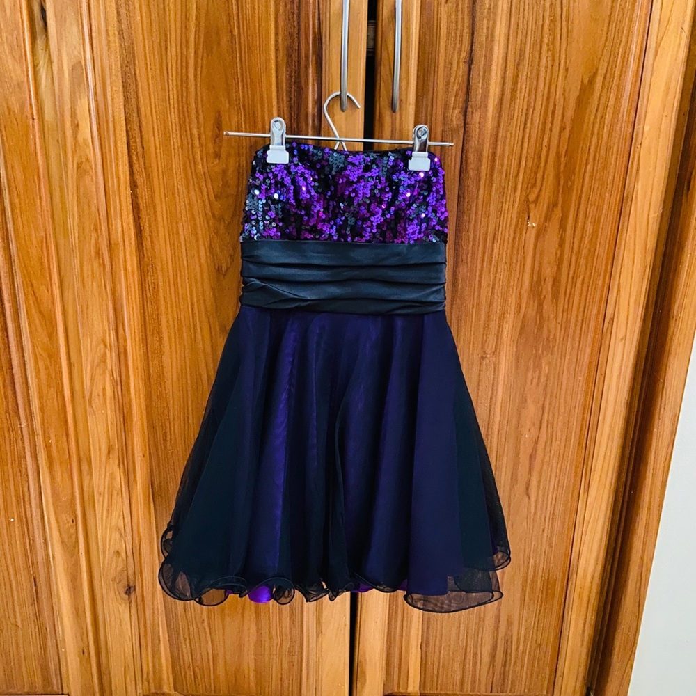 Purple strapless Prom dress
